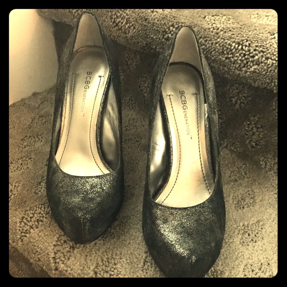 Silver/grey pumps